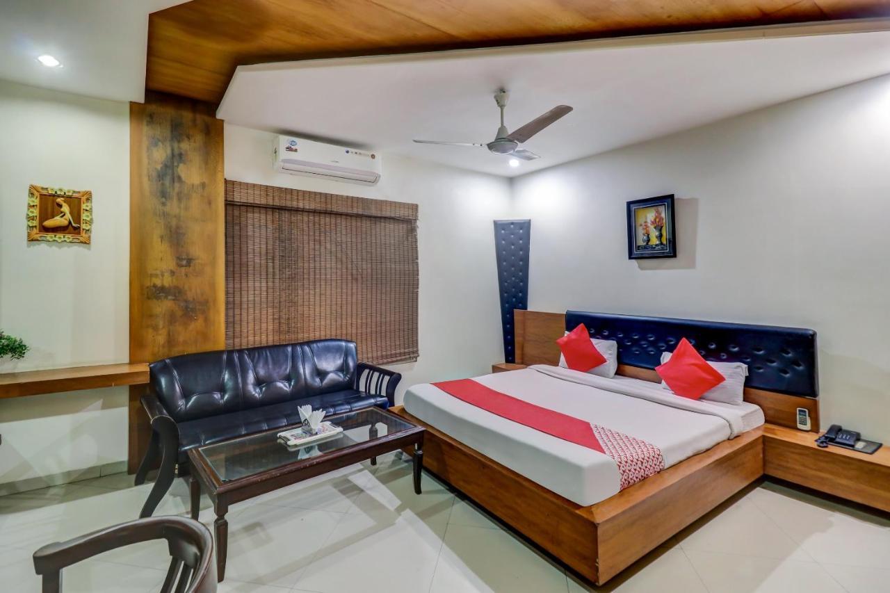 Oyo 61861 Hotel Dream Palace Durg Buitenkant foto